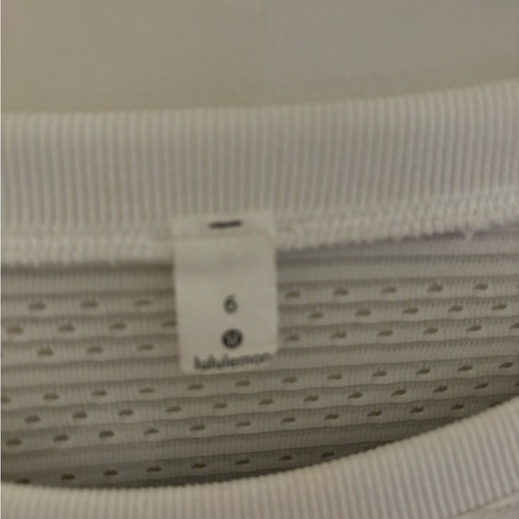 Lululemon Swiftly Breathe Short Sleeve Size 6 - Picture 2 of 6